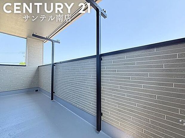 バルコニーです。日当たりばっちりで晴れた日は気持ちよい一日が過ごせます♪