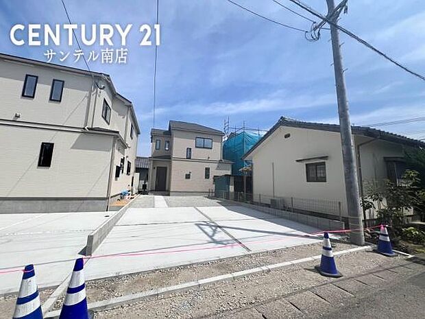 駐車場は4台駐車可能!※車種による。スペースも広く駐車が苦手な方でも楽に駐車可能です(^^♪