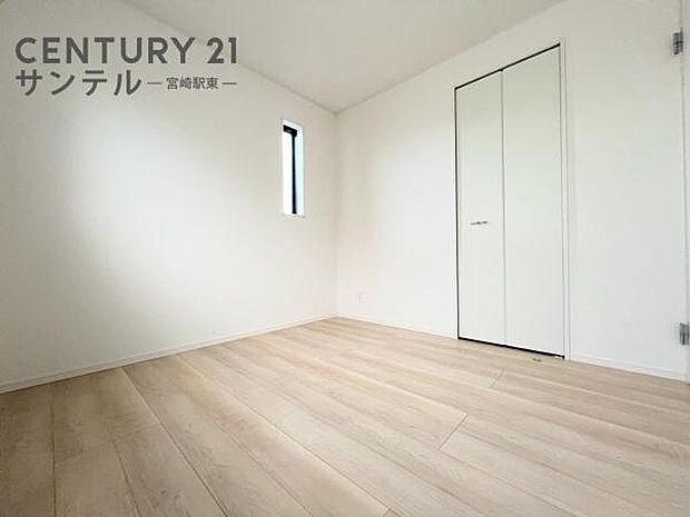 (同仕様写真)洋室成長に合わせて使える収納付き子供部屋。衣類や学用品の整理がしやすく、片付け習慣も身につきます。