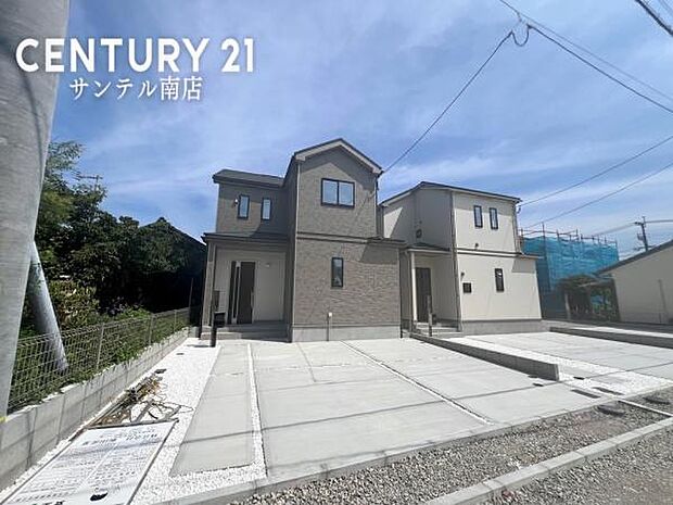 駐車場は3台駐車可能！※車種による。スペースも広く駐車が苦手な方でも楽に駐車可能です(^^♪