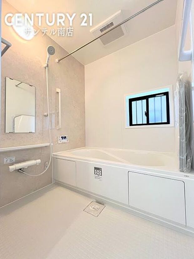 1日の疲れもゆっくり取ることのできる広々としたユニットバス♪浴室乾燥、涼風、暖房、換気システムが付いておりますので、快適なバスタイムを過ごせます♪※最終仕上げ前になります！