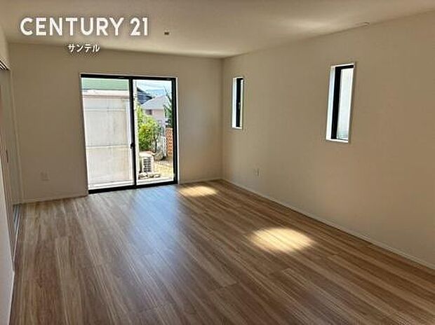 （同仕様写真）洋室※床色、建具の色が異なる場合がございます。