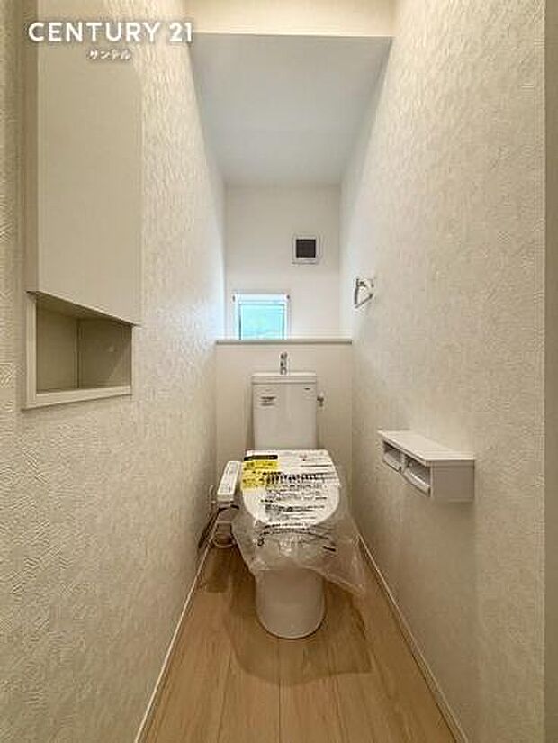 ウォシュレットが付いた広々として落ち着いた空間のお手洗いになります♪トイレは2箇所ございます。