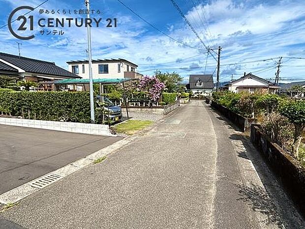 南側の前面道路です♪