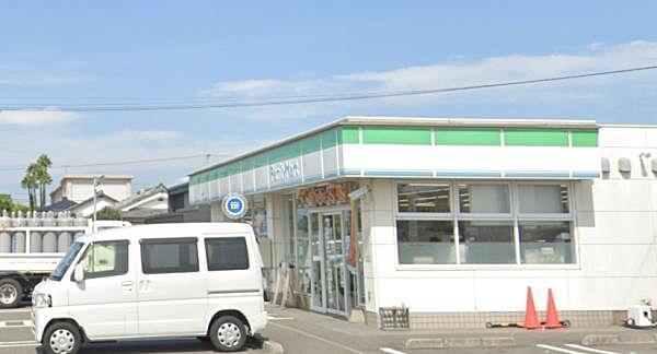 ファミリーマート 東大宮店まで811m