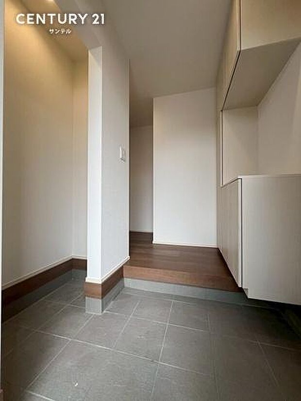 収納量の多いシューズクローゼットがあるので散らかりやすい玄関をしっかり整頓出来ます！ゴルフバッグやキャンプ用品も収納できます♪