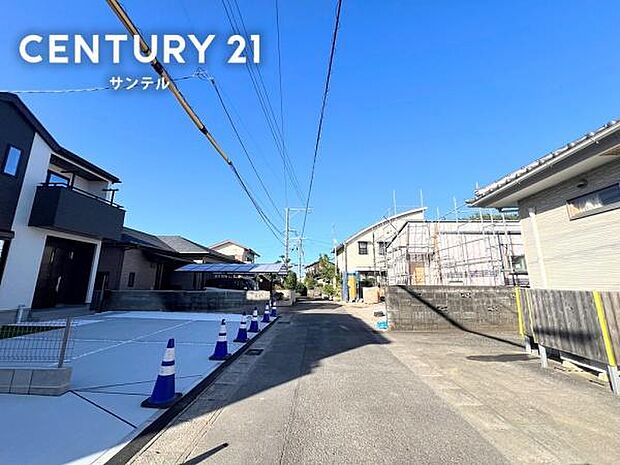 前面道路を含めた現地写真です♪
