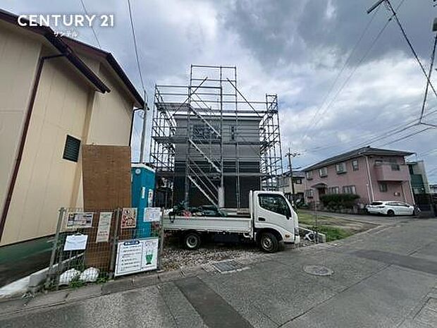 前面道路から撮影した現地写真です♪