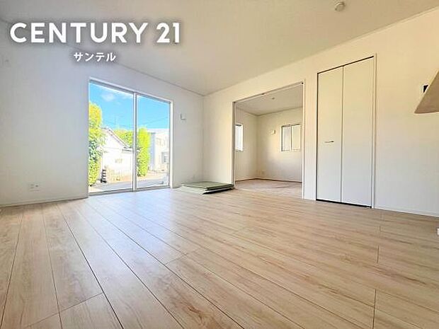 別角度からのリビングの写真です。