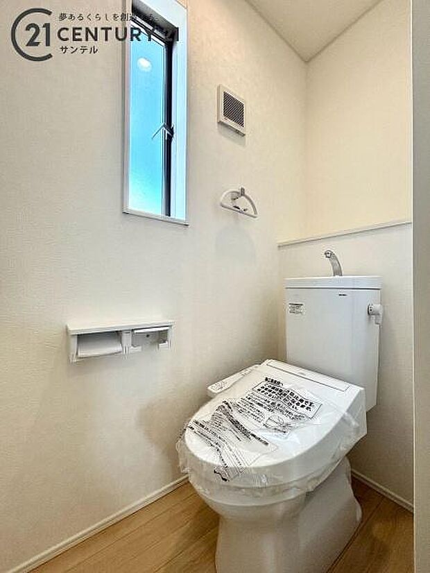トイレは2箇所あり、混み合う時間でも安心です。