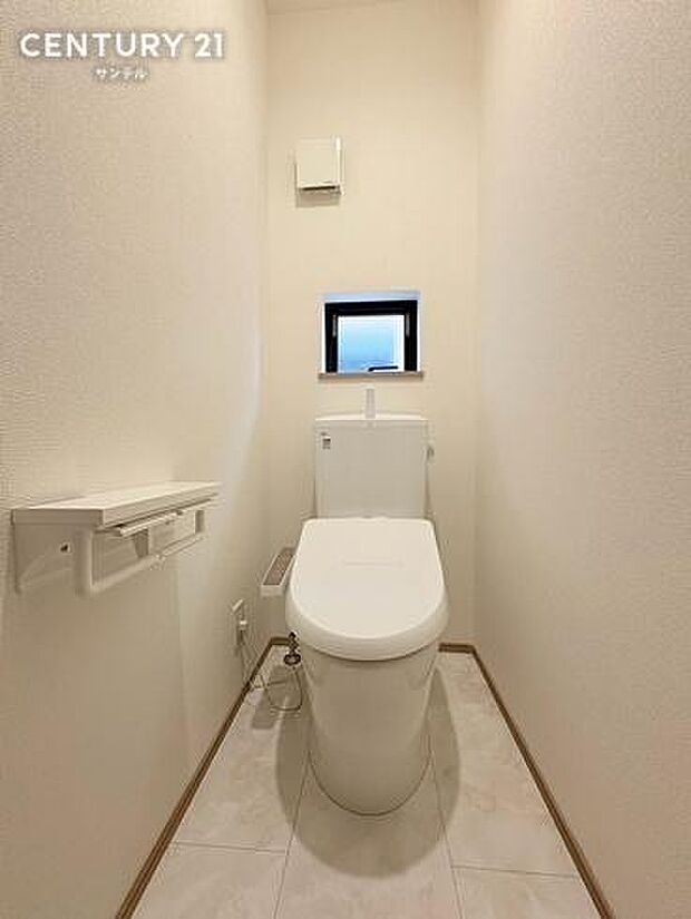 トイレは2箇所あり、混み合う時間でも安心です。