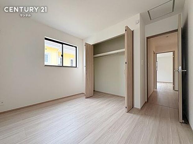 2階約5.18帖の洋室です。家具を置いても十分なスペースがあります。
