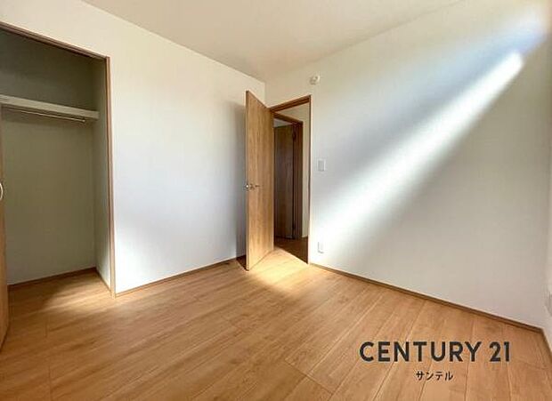 （同仕様写真）洋室※床色、建具の色が異なる場合がございます。
