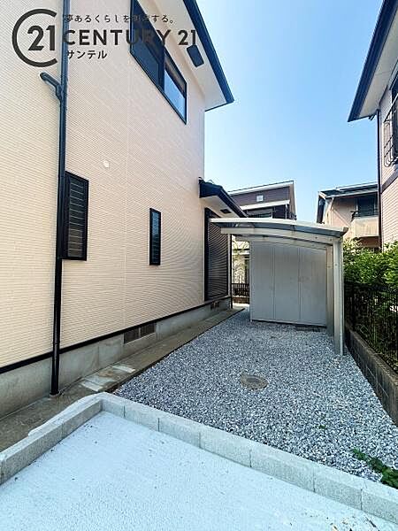 お休みの日は、お庭でガーデニングやDIYなどの趣味に没頭したり、ご家族でバーベキューをしたりと、自由に使える素敵な中庭です♪