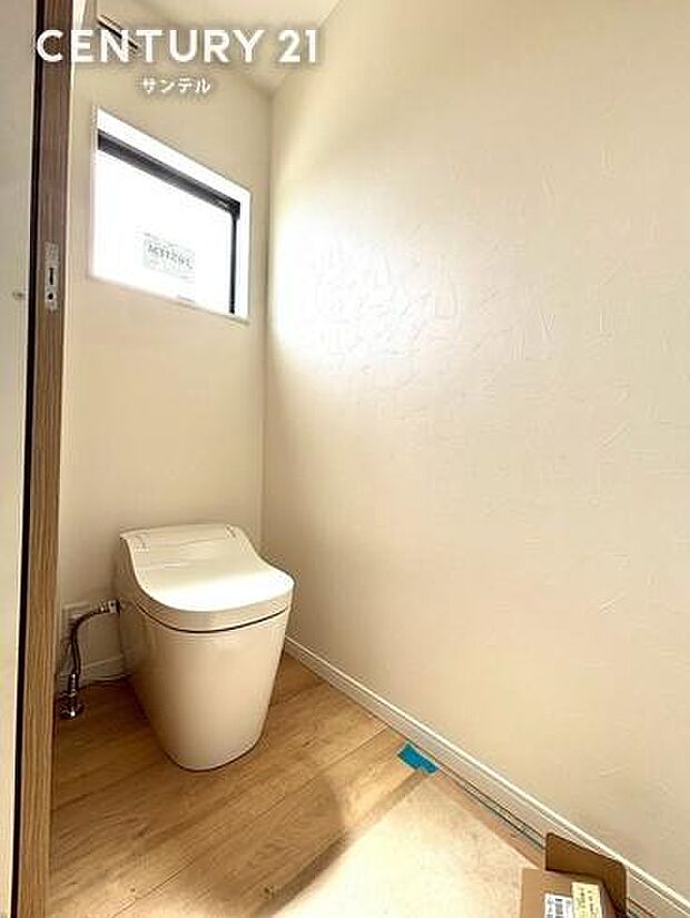 シンプルで清潔感のあるトイレです。