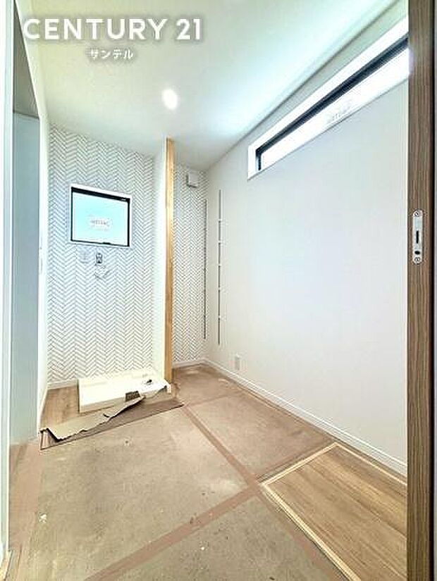 洗面台の現況です。完成までしばらくお待ちください。
