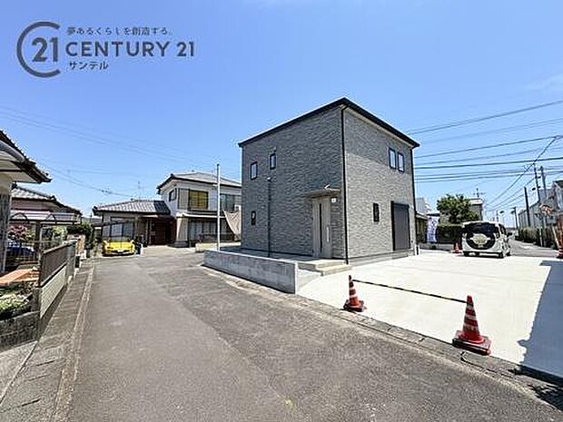 道路は北側、東側、西側に接道の3方道路です。