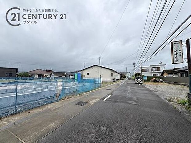 前面道路から撮影した現地写真です。