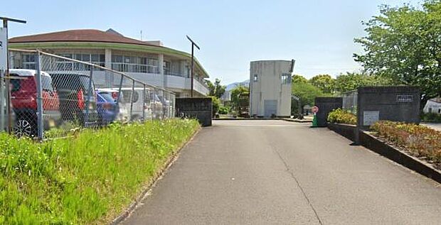三股町立三股西小学校まで1772m