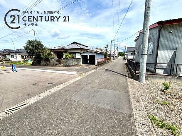 南側の前面道路です♪