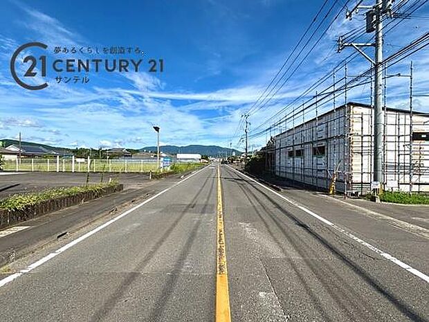 北側の前面道路の写真です。