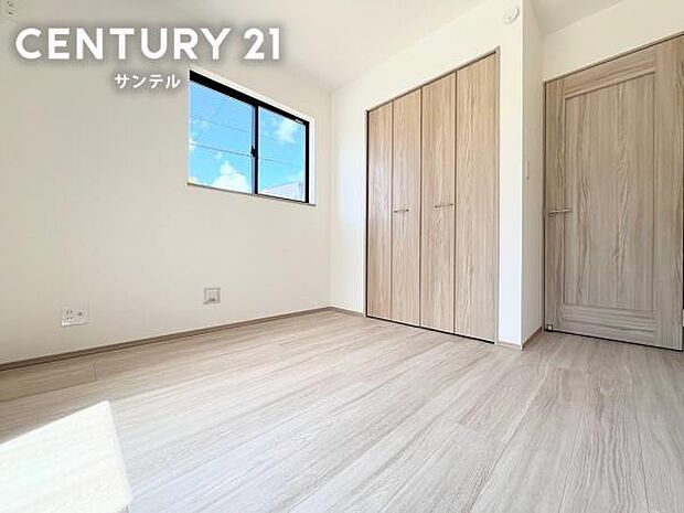 洋室便利な収納付き。限られた空間を有効活用でき、お部屋を広くすっきり使えます。