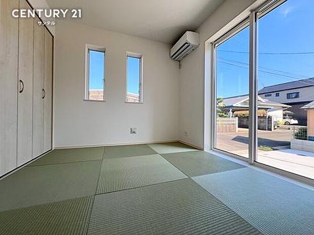 (同仕様写真)和室※床色、建具の色が異なる場合がございます。押入タイプの便利な収納付き。限られた空間を有効活用でき、お部屋を広くすっきり使えます。