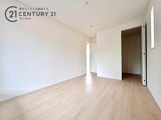 ウォークインクローゼット付き6.5帖の洋室です。お部屋を広く有効に使う事ができます。