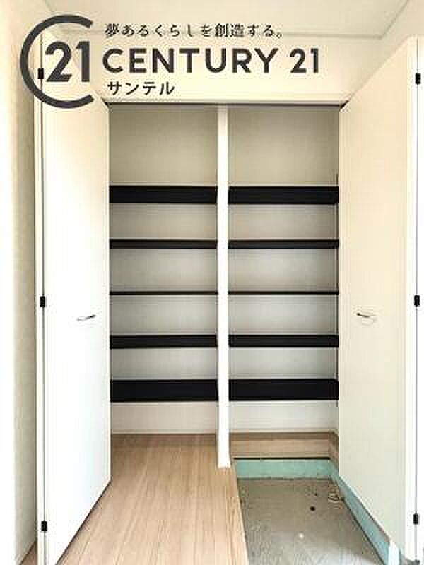 シューズボックス付きで、玄関を綺麗に保つことができます。
