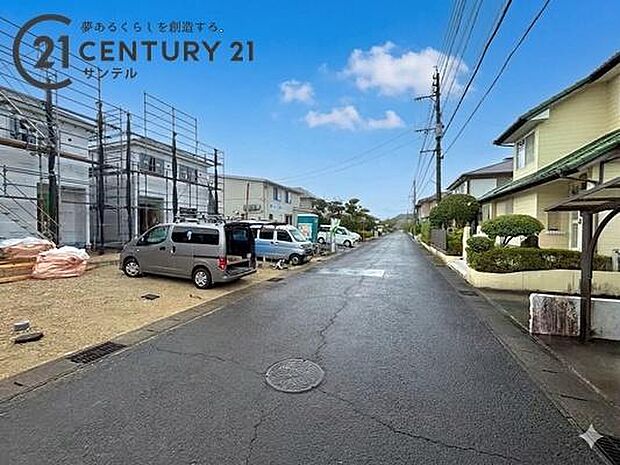 南側の前面道路です♪