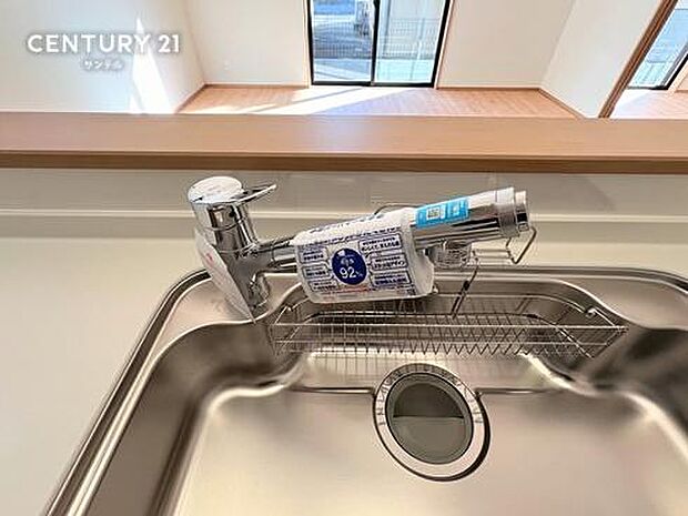 (同仕様写真)浄水器です。ワンタッチで浄水・原水の切り替えが可能です!