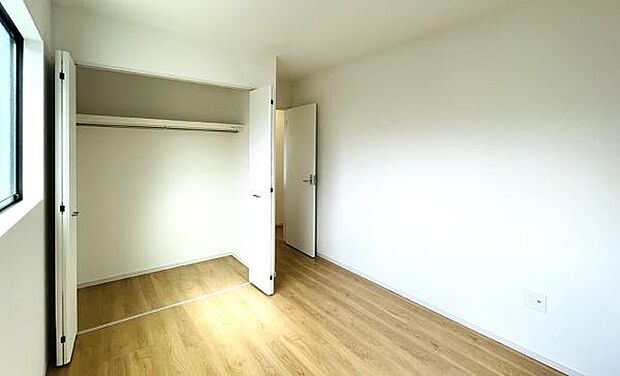 (同仕様写真)洋室※床色、建具の色や配置が異なる場合がございます。