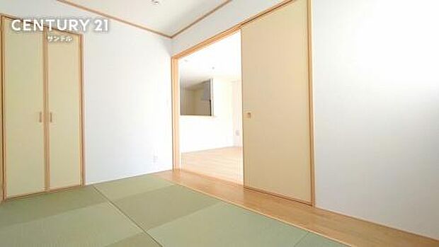 (同仕様写真)和室リビングから繋がる和室です。客間やお昼寝スペースとしても利用できます。※モデル写真でございます。