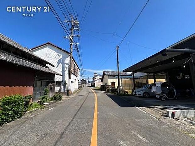 北側の前面道路の写真です。