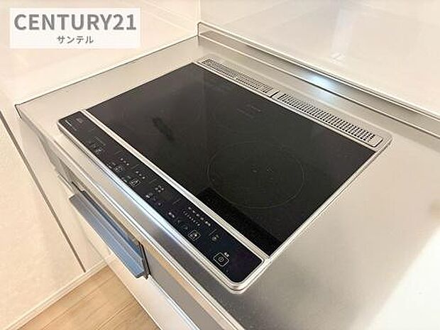IHクッキングヒーター3口コンロです。