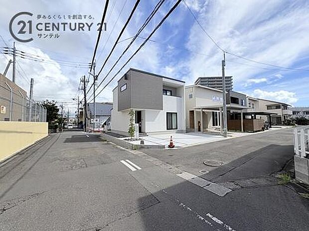 西・南側の前面道路です♪