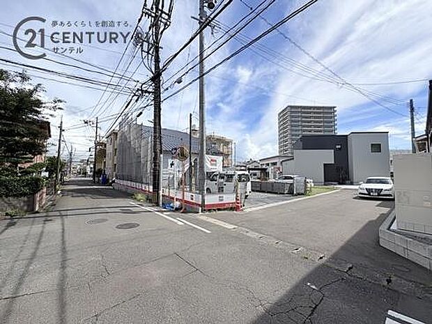 西・南側の前面道路です♪