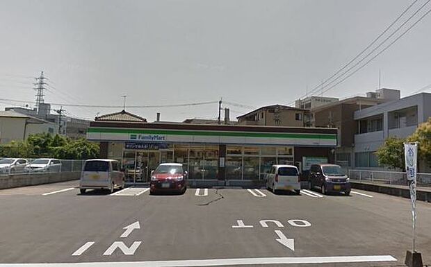 ファミリーマート　大坪西店まで287m