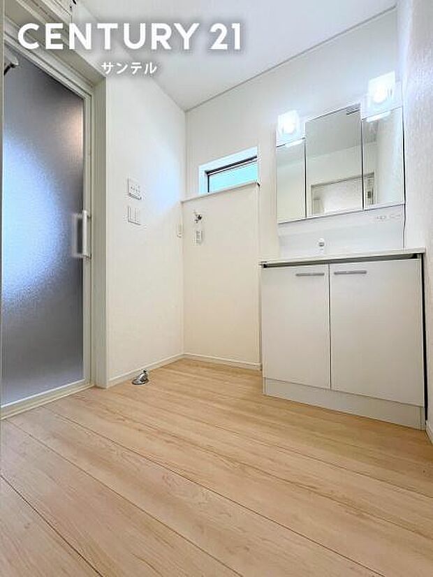 (同仕様写真)洗面台※モデル写真でございます。色や配置の相違がある場合がございます。