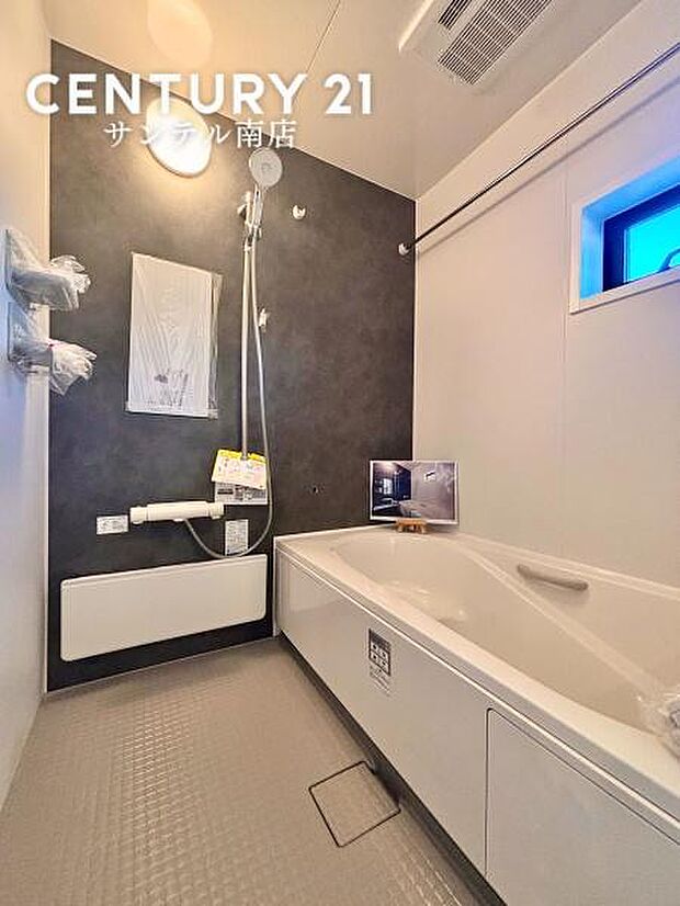 1坪の広さでゆったり。落ち着きある空間はリラックスしたバスタイムにぴったりです。