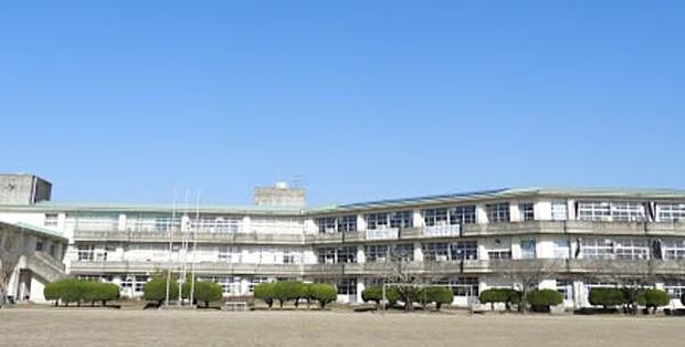 都城市立西中学校まで1023m