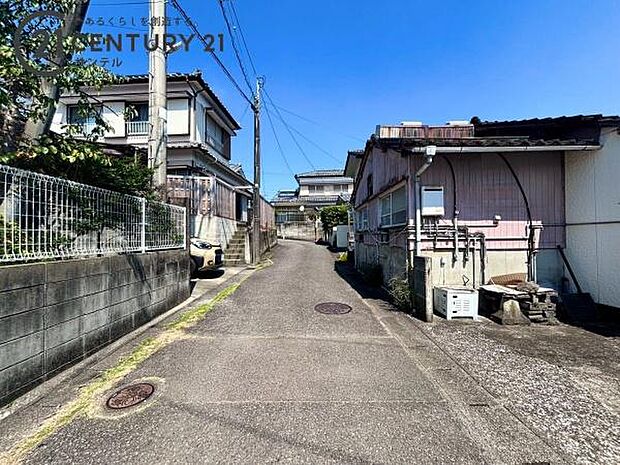 前面道路から撮影した現地写真です。