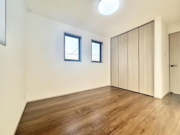 (同仕様写真)洋室※床色、建具の色が異なる場合がございます。子供部屋には便利な収納付き。限られた空間を有効活用でき、お部屋を広くすっきり使えます。
