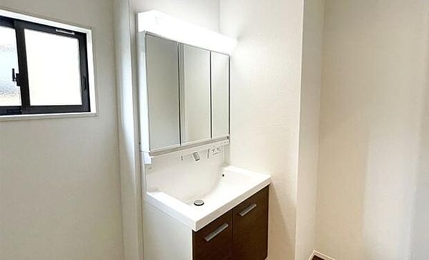 (同仕様写真)洗面台※モデル写真でございます。色や配置の相違がある場合がございます。