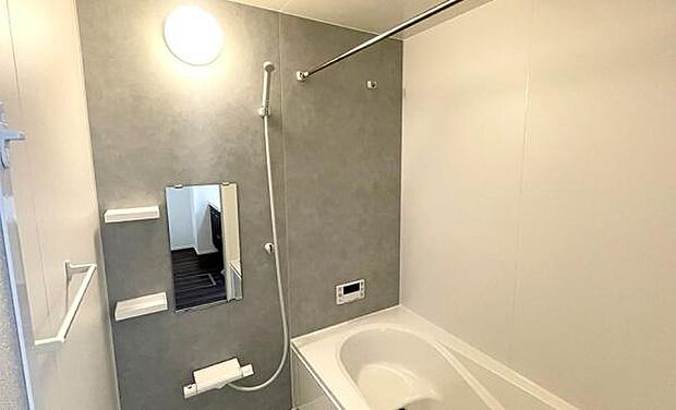 (同仕様写真)浴室※モデル写真でございます。色や配置の相違がある場合がございます。