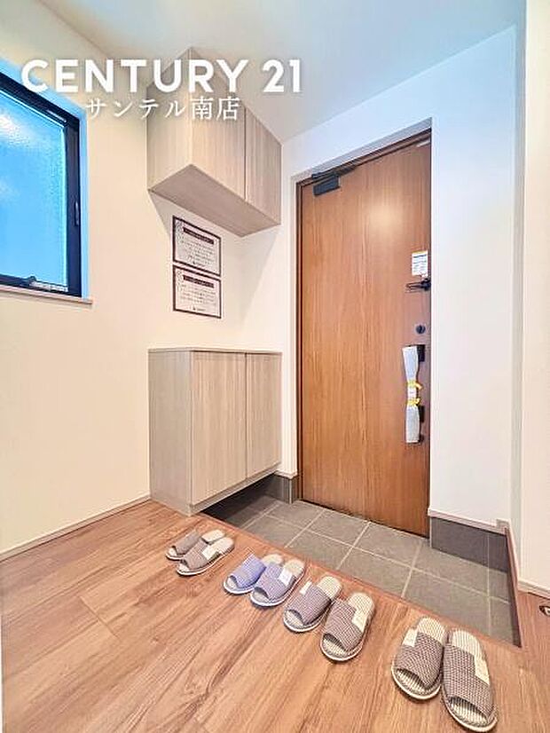 明るい玄関(^^♪容量にも余裕のあるシューズボックス完備しております!