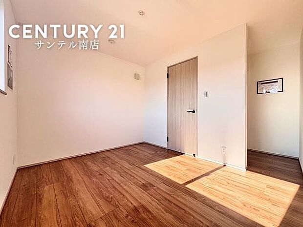 子供部屋にいかがでしょうか♪日当たり、風通し良好です(^^♪