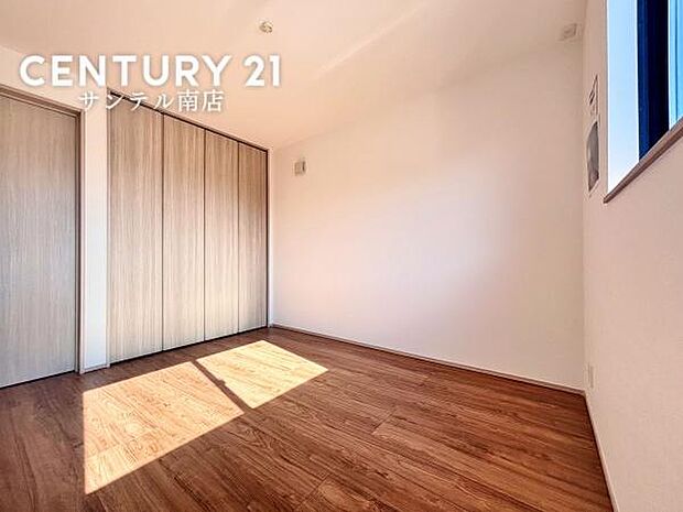 子供部屋にいかがでしょうか♪趣味部屋やワークスペースにも(^^♪風通し良好です(^^♪クローゼット収納です!