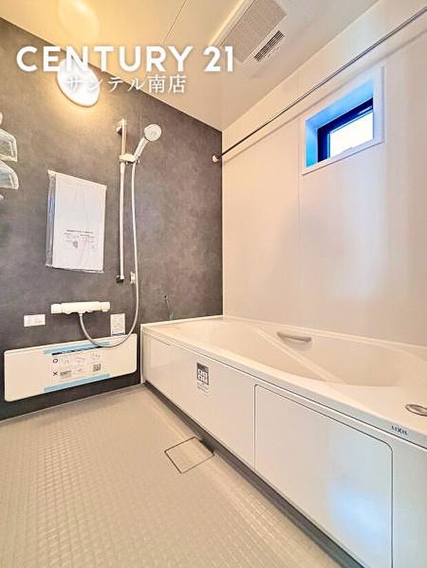 1坪の広さでゆったり。落ち着きある空間はリラックスしたバスタイムにぴったりです。