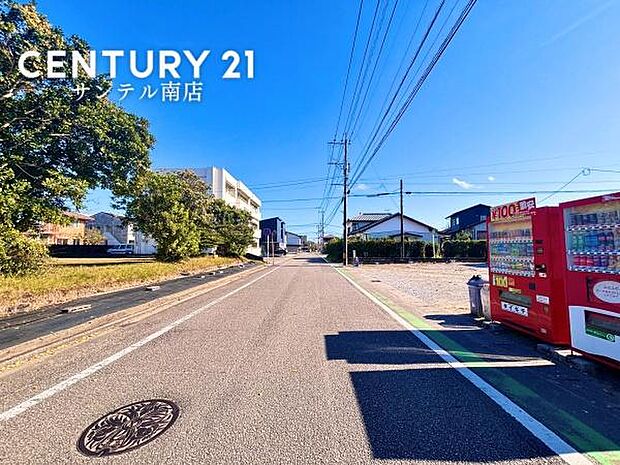 お車2台駐車可能です。